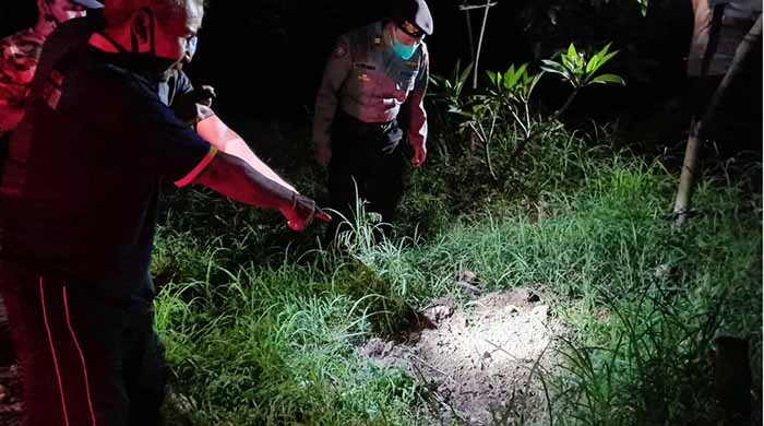 Sejumlah kuburan yang telah digali orang tak dikenal. (Foto IST)