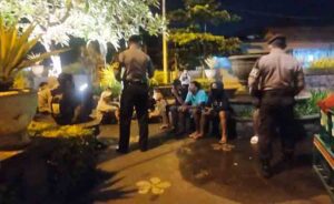 Cegah Kejahatan Jalanan Samapta Polsek Mengwi Sampaikan Imbauan Kamtibmas