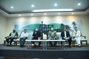 Ketua Badan Urusan Rumah Tangga (BURT) DPR RI Agung Budi Santoso saat memimpin konferensi pers BURT DPR RI dan Setjen DPR RI di Media Center,