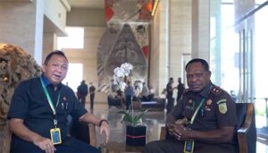 Ketut Sumedana bersama Nikolaus Kondomo