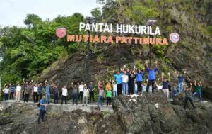 Mayjen TNI Richard Tampubolon, di Pantai Hukurila Ambon