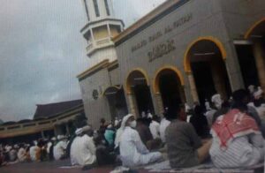Mesjid Raya Al-Fatah dipadati ribuan umat muslim Ambon, saat Salat Idul Fitri