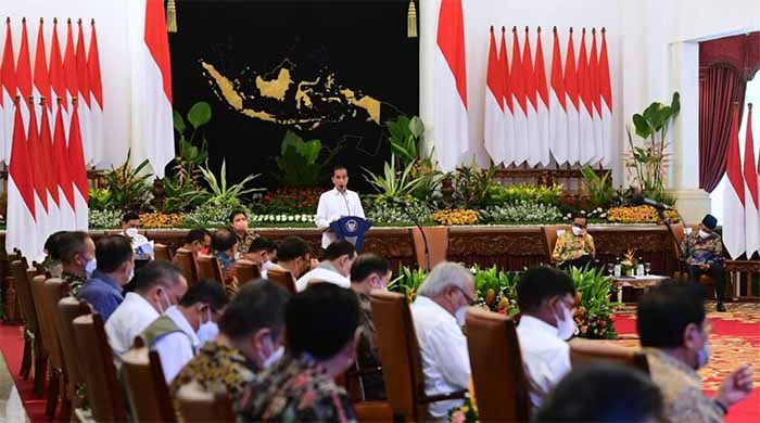 Presiden Joko Widodo memberikan sejumlah arahan dalam Sidang Kabinet Paripurna yang digelar pada Senin, 9 Mei 2022