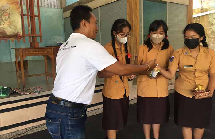 BWC Gelar Sosialisasi Bank Sampah di SMA Negeri 1 Selat Karangasem