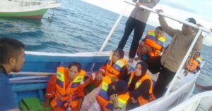 evakuasi penumpang km ladang pertiwi