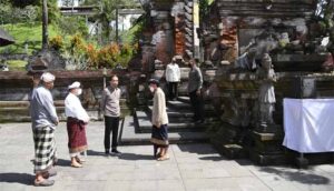 jokowi kunjungi pura tirta empul