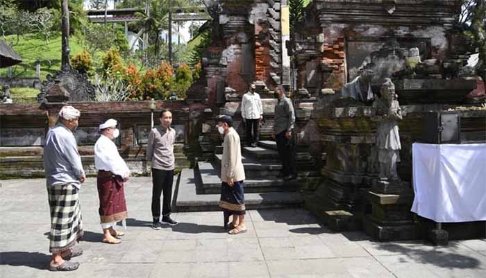 Kunjungi Pura Tirta Empul, Begini…