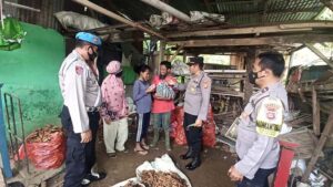 peduli kasih Kapolsek Petang