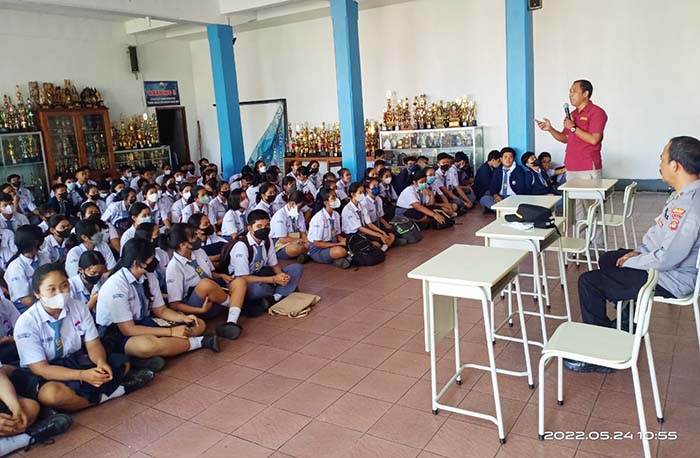 polres ajak siswa bermedia sosial dengan bijak