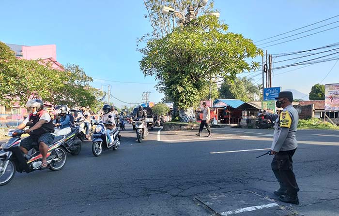 Personel Polsek Mengwi Tergelar, Lancarkan Aktifitas Masyarakat di Pagi Hari