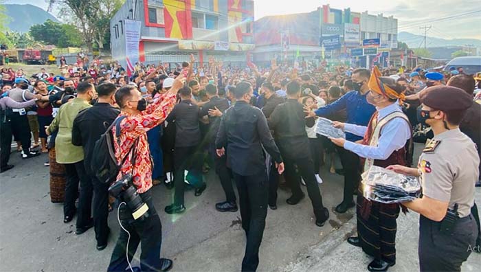 JOKOWI KUNJUNGAN DI ENDE