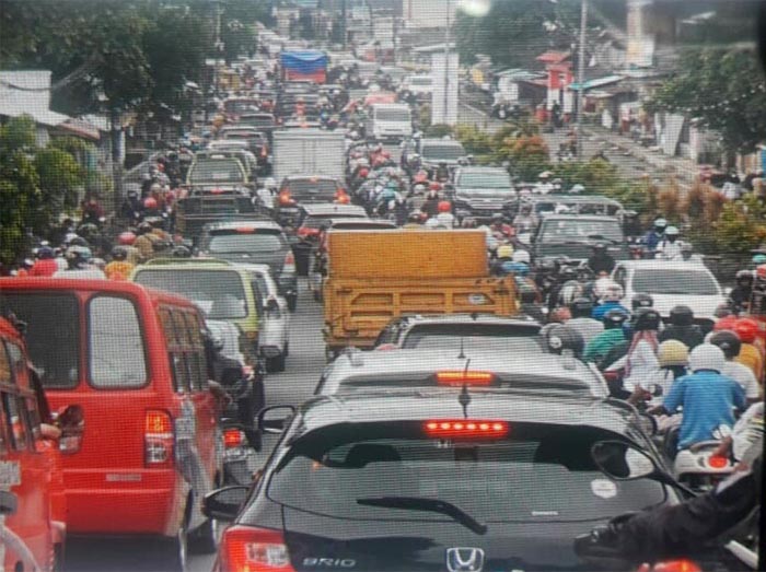 Kemacetan disalah satu ruas Jalan, Kota Ambon.