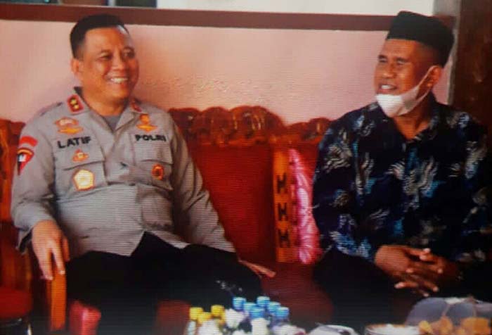 Kepala Kepolisian Daerah Maluku, Irjen Pol Lotharia Latif. Kunjungi tempat produksi jus pala, di Desa Mamala dan Morela