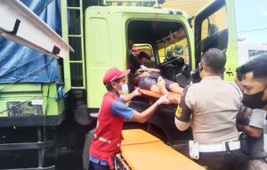 Pria bernama Muhamad Fathoni,43 ditemukan tak bernyawa di dalam truknya