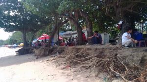 Kondisi abrasi di pantai Kuta titik kawasan Candi Bentar (M-003)