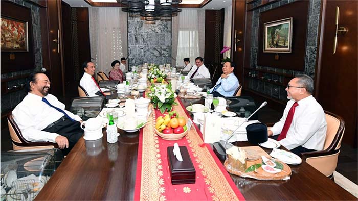 Presiden menerima kehadiran para ketua umum parpol tersebut jelang pelantikan sejumlah menteri dan wakil menteri di Istana Kepresidenan Jakarta, pada Rabu, 15 Juni 2022. (Foto: BPMI Setpres/Muchlis Jr)