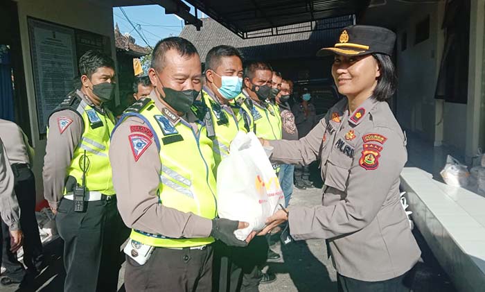 kapolsek kuta utara berbagi