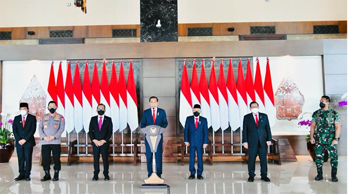 Presiden Joko Widodo menyampaikan keterangan di Bandara Internasional Soekarno-Hatta, Tangerang, Minggu, 26 Juni 2022, sebelum lepas landas menuju Munich, Jerman. Foto: BPMI Setpres/Laily Rachev