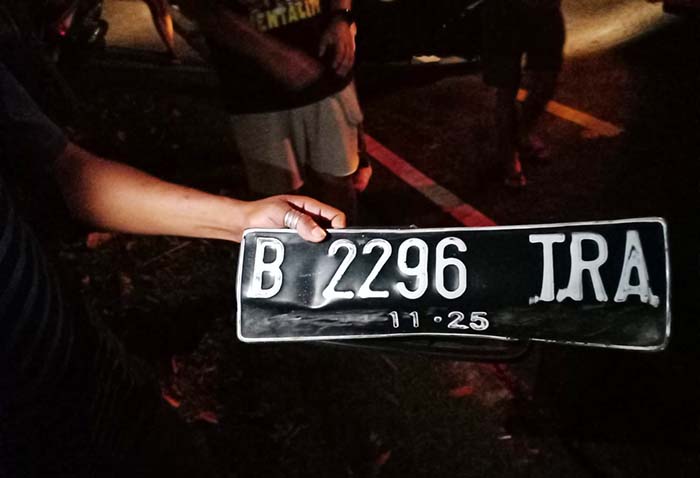 Plat nomor kendaraan diduga milik pelaku tabrak lari. (foto: ist)