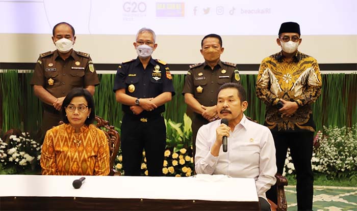 Jaksa Agung Burhanuddin besama Menteri Keuangan Sri Mulyani Indrawati dalam acara penandatangan Pejanjian Kerja Sama. (Foto: ist)