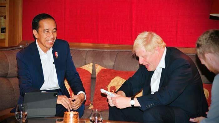 Presiden Joko Widodo bertemu dengan PM Inggris Boris Johnson di sela-sela pelaksanaan G7 di Elmau, Senin, 27 Juni 2022. Foto: BPMI Setpres/Laily Rachev