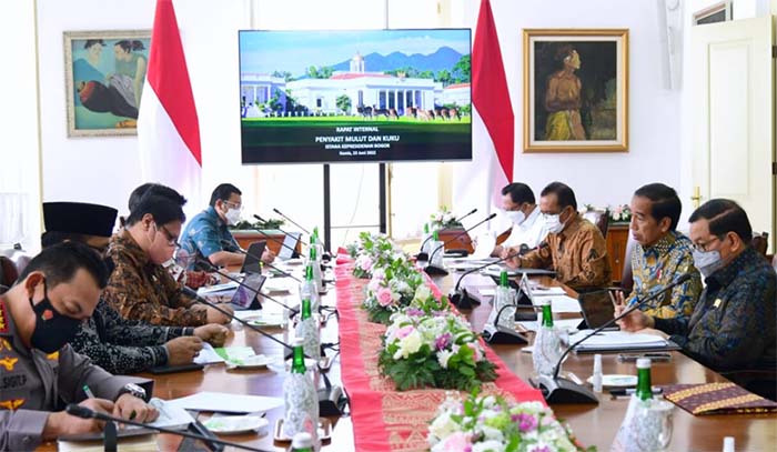 Presiden Joko Widodo memimpin rapat terbatas mengenai penanganan penyakit mulut dan kuku (PMK) di Istana Kepresidenan Bogor, Jawa Barat, Kamis, 23 Juni 2022. Foto: BPMI Setpres/Muchlis Jr