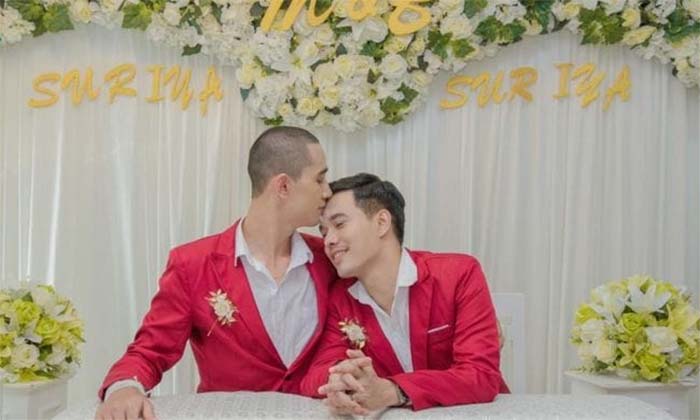 Prosesi pernikahan pasangan gay Thailand yang sempat ramai menjadi perbincangan warga net (Foto: FACEBOOK/SURIYA KOEDSANG via Coconut)