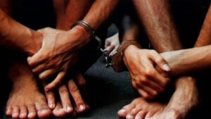 Kedua pelaku penganiayaan dijebloskan di rumah tahanan Polsek Sirimau
