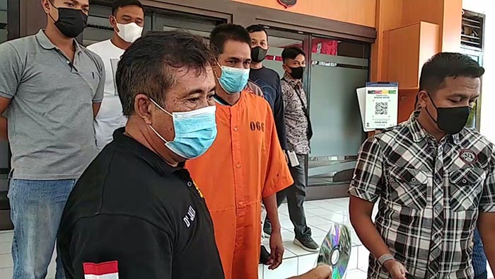 Pelaku penyebar foto bugil saat gelar kasus di Mapolres Buleleng