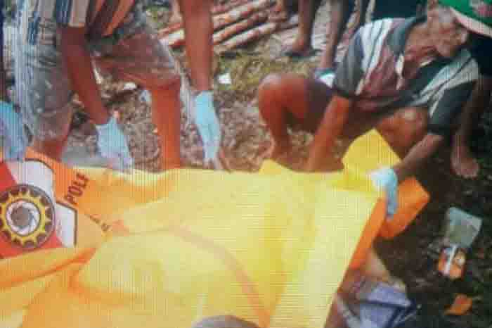 Penemuan Sosok Mayat laki-laki paruh baya di pantai desa Kwamor Matawawa SBT.