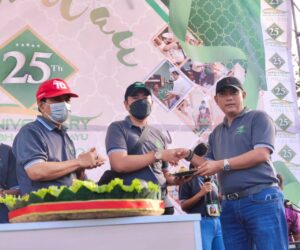 Potong-tumpeng-dari-kiri-direktur-rsbr-denapsar-GM-PT-DIRUT-BHAKTI-RAHAYU