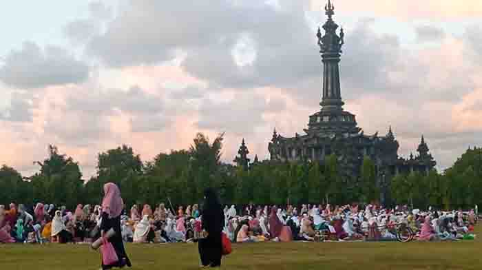 Umat Muslim di Denpasar sholat Idul Adha di Lapangan Renon Denpasar. (MENIT/Ist)