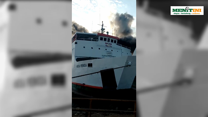 kmp nusa penida terbakar