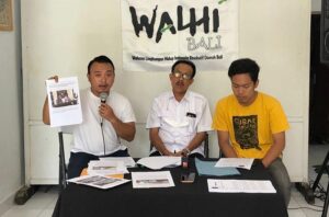 konferensi pers WALHI