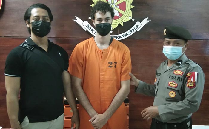 mahasiswa asal Brazil bernama Alberto Sampaio Gressler diamankan oleh Sat Resnarkoba Polres Kawasan Bandara I Gusti Ngurah Rai