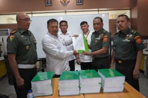 penyerahan tersangka dan barang bukti perkara dugaan korupsi tabungan wajib perumahan TNI AD