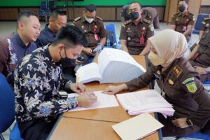 penyerahan tersangka ds dan barang bukti