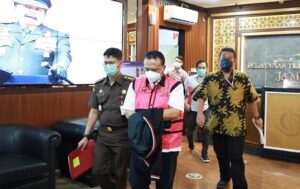 Tersangka perkara PT Krakatau Steel dilakukan penahanan.