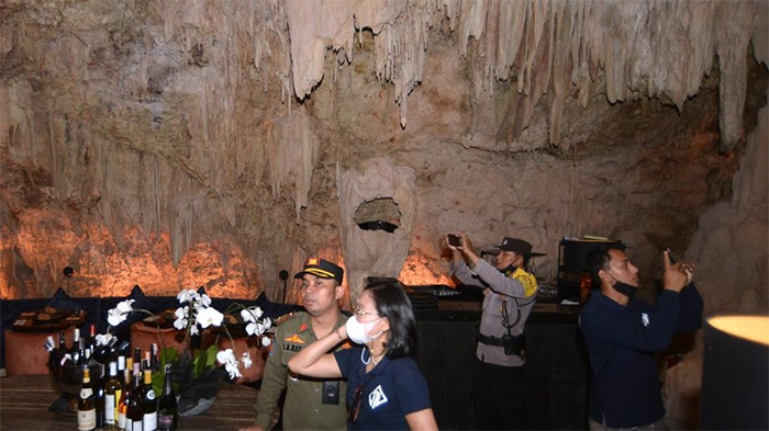 the cave restoran