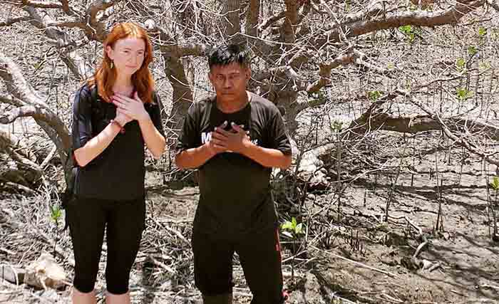 Humas FPM Bali, Lanang Sudira menunjukkan hutan Mangrove mati di depan lahan reklamasi Pelindo. (M-IST)