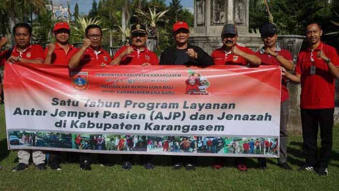 Bupati Karangasem, I Gede Dana, saat evaluasi satu tahun program Antar-Jemput Pasien dan Jenazah (AJP) di Taman Soekasada Ujung, Rabu (24/8).