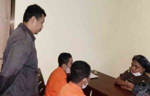 Dua Tersangka pembobolan sebuah toko dan berhasil membawa kabur uang ratusan juta rupiah, diserakan pihak Polisi ke JPU.