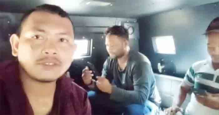 Ketua Forum Masyarakat Peduli Pariwisata Manggarai Barat (Formapp) Mabar, Rafael Todowela (tenga) dan tiga warga lainnya ditangkap polisi di Labuan Bajo, Senin (1/8/2022).