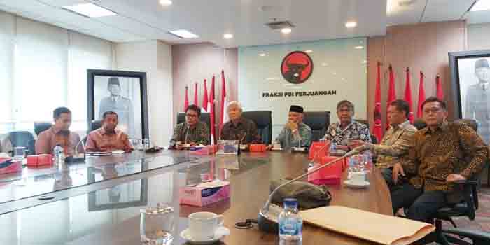 Pertemuan Dewan Pers dengan Komisi III DPR RI Fraksi PDI Perjuangan di Kompleks Parlemen, Senayan, Jakarta, Senin (8/8)
