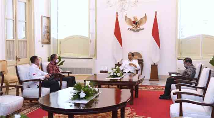 Presiden Joko Widodo menerima Menteri Pemuda dan Olahraga Zainudin Amali dan Ketua Umum PSSI Mochamad Iriawan di Istana Merdeka, Jakarta, Rabu, 3 Agustus 2022