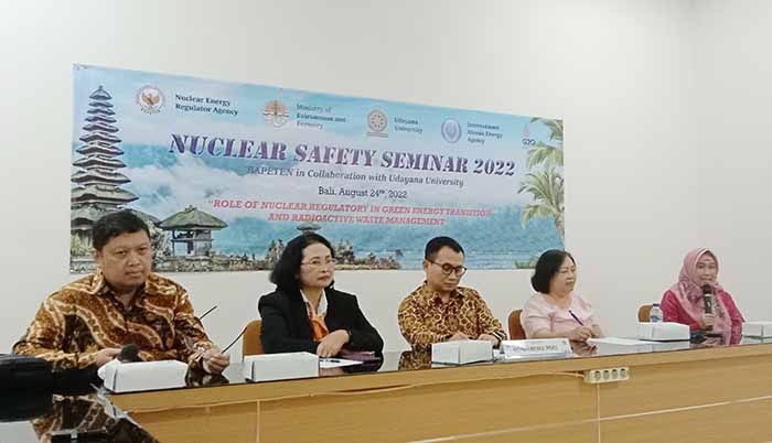 Pres Confrence oleh jajaran BAPETEN di Kampus di Ruangan Pasca Sarjana Unud, Rabu (24/8/2022)