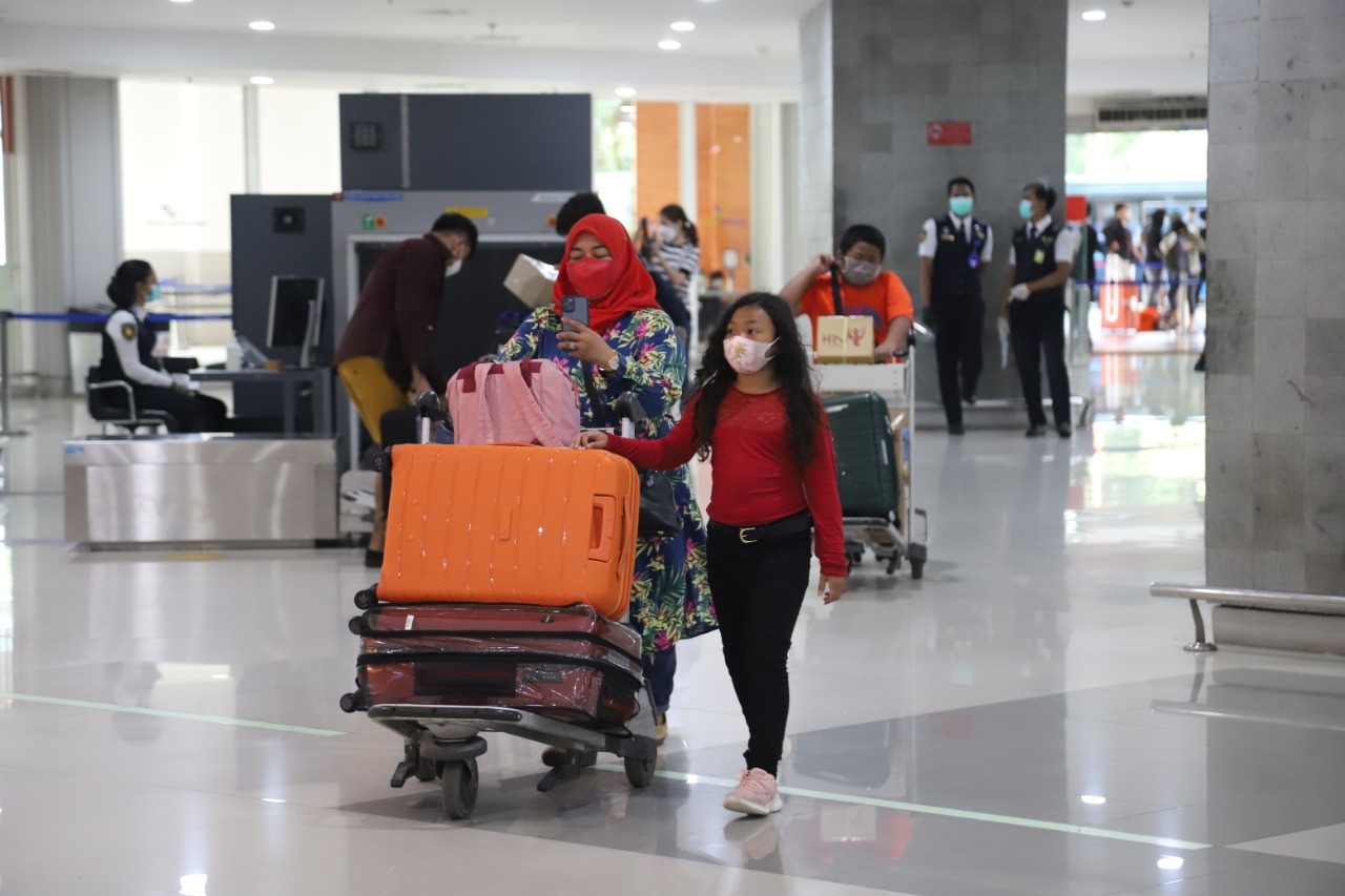 Situasi kepadatan penumpang di bandara internasional Ngurah Rai Bali, Sabtu (6/8/2022).