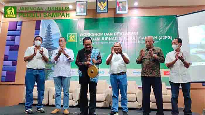 Wakil Gubernur Bali Tjokorda Oka Artha Ardhana Sukawati atau Cok Ace membuka workshop Jarinan Jurnalis Peduli sampah