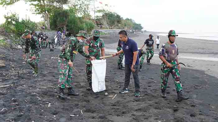 Wakil Bupati Jembrana, I Gede Ngurah Patriana Krisna menghadiri kegiatan Jembrana Clean Up Day di Pantai Rambut Siwi,