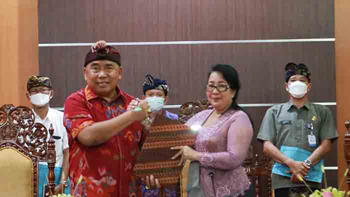 bupati jembrana i nengah tamba